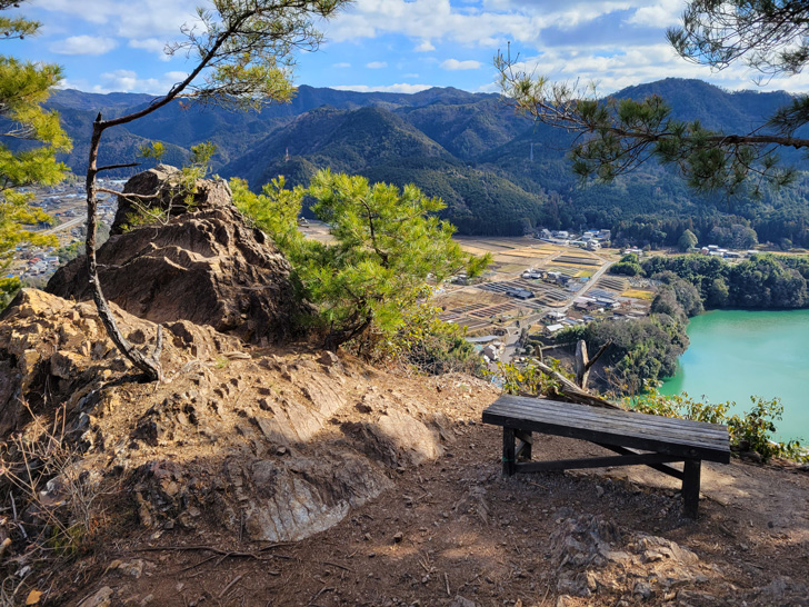岐阜のグランドキャニオンにある見晴らし岩