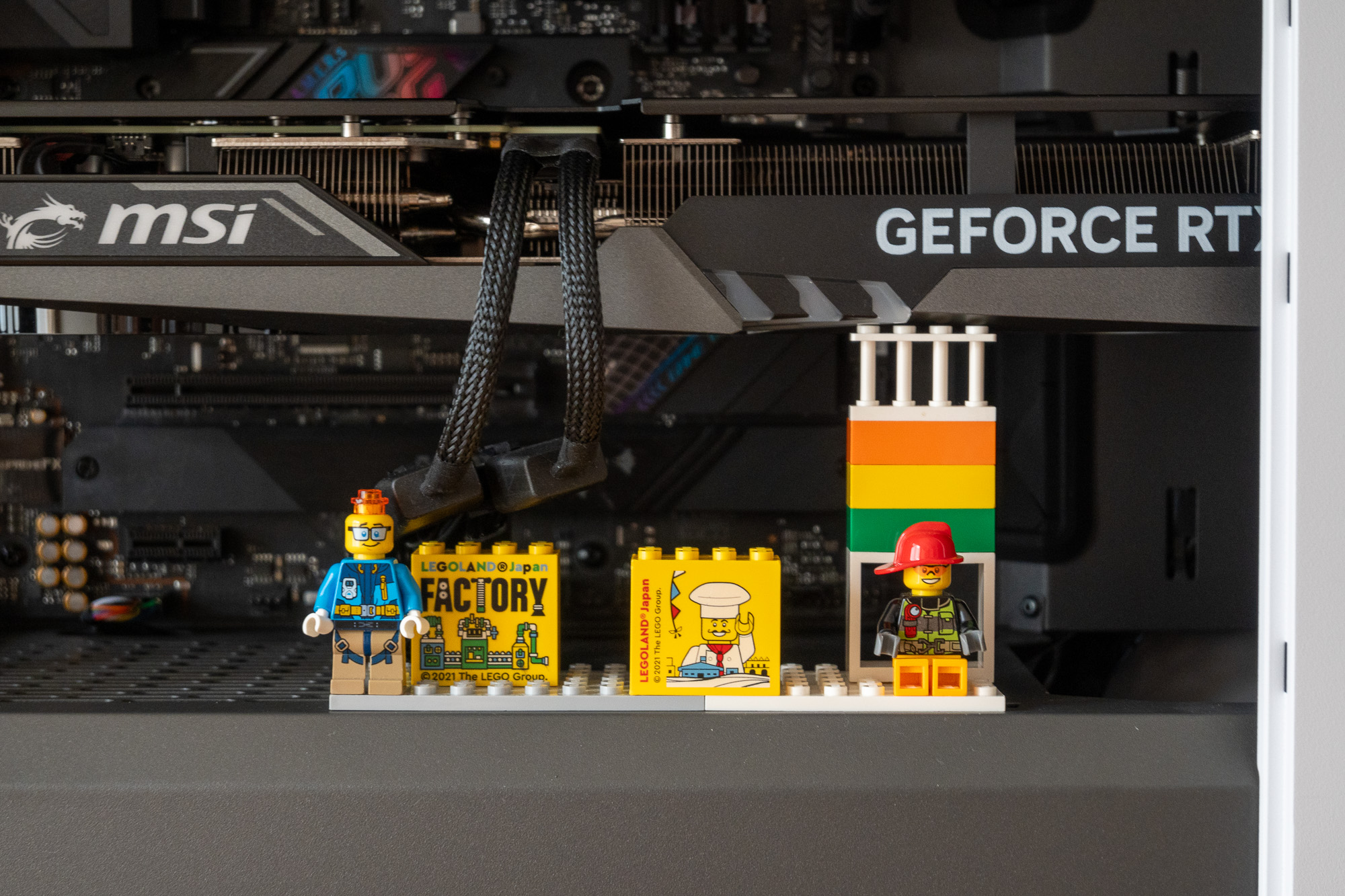 RTX4070を支えるレゴの自作ステー